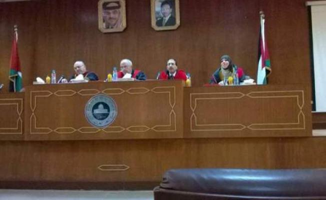 أثناء المناقشة