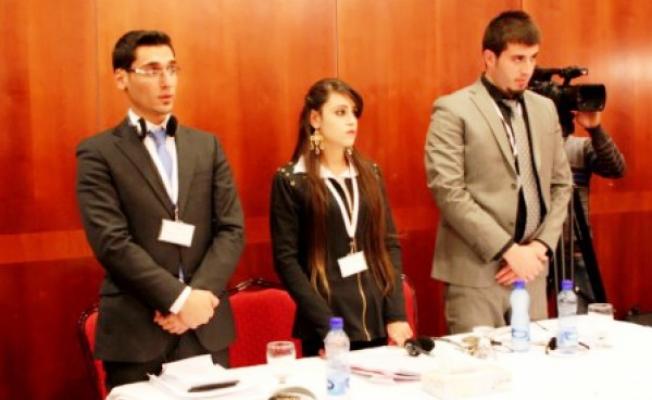 طلاب فلسطينيون في المنافسة بمسابقة القانون الدولي للمحاكم الصورية