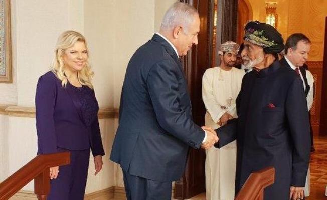 نتنياهو في مسقط مع السلطان قابوس (الراحل)