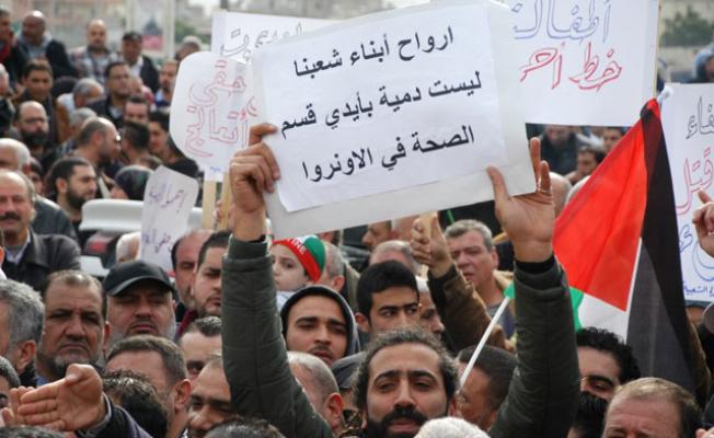 اعتصام أمام مركز الأونروا الرئيسي في بيروت (أرشيف)