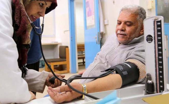 مرضى في عيادات الأونروا