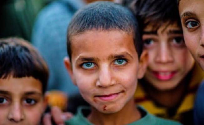 اطفال المخيمات الفلسطينية