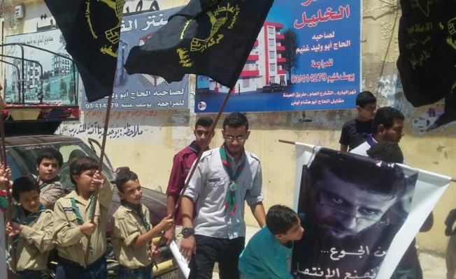 صورة للكشافة اثناء الوقفة التضامنية