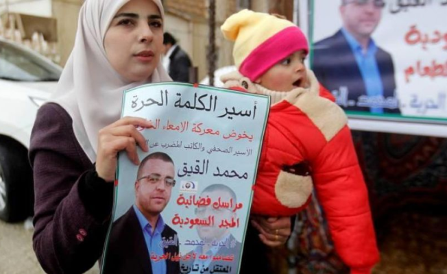 زوجة الأسير الصحفي محمد القيق