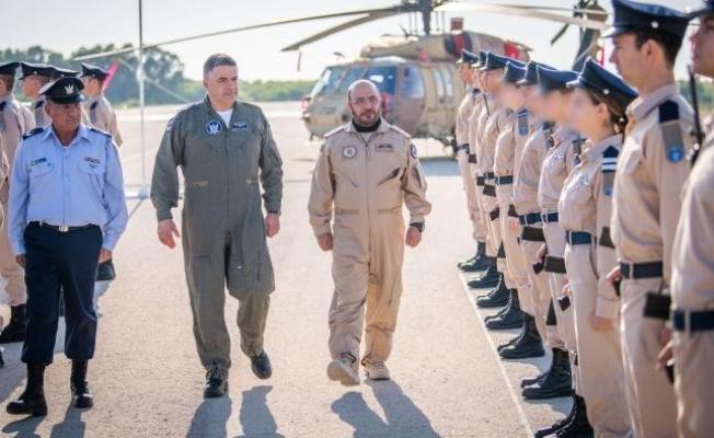 قائد سلاح الجو الإماراتي يدنس أرض فلسطين المحتلة