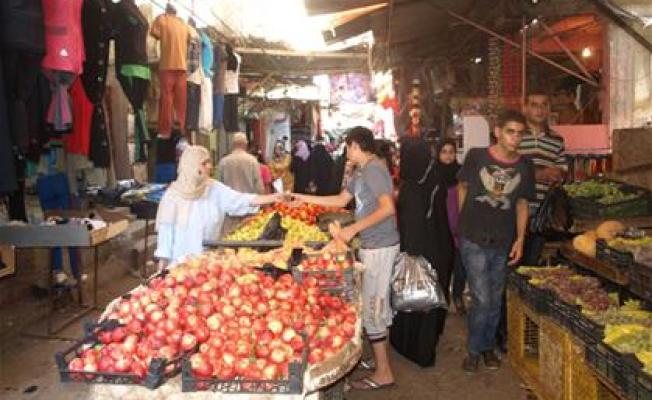 جانب من سقوق الخضار في "عين الحلوة"