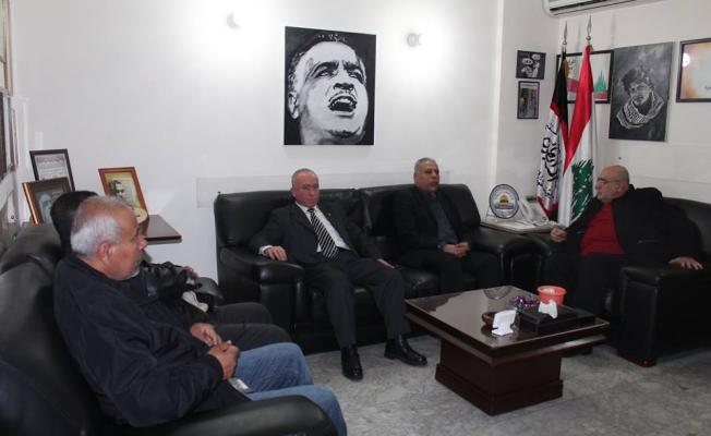 مصطفى حمدان خلال استقباله الوفد الفلسطيني