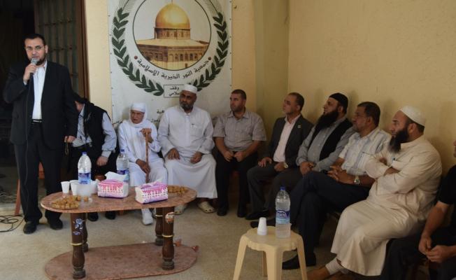 أثناء استقبال المهنئين في عين الحلوة