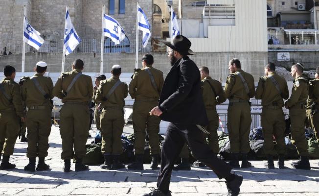 المتدينون اليهود يرفضون الخدمة بالجيش