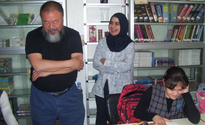 فنان تشكيلي صيني في عين الحلوة