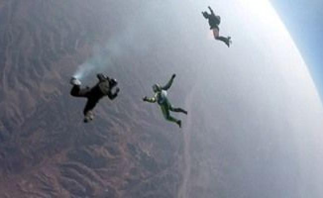 قفزة بدون مظلة