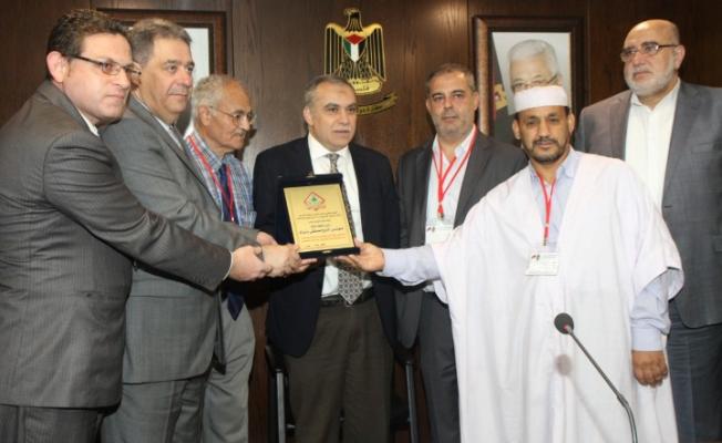 خلال التكريم