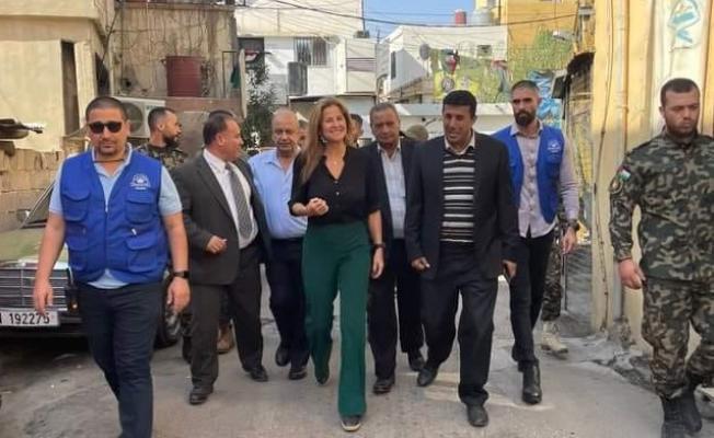 نائب المفوض العام تزور الاونروا