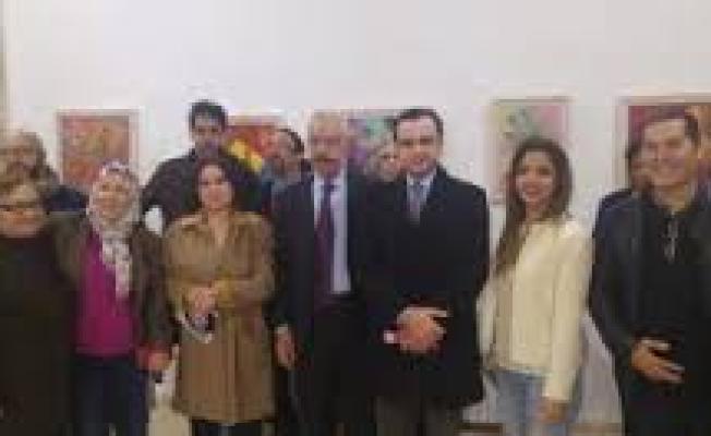 "اليد ترى والقلب يرسم"