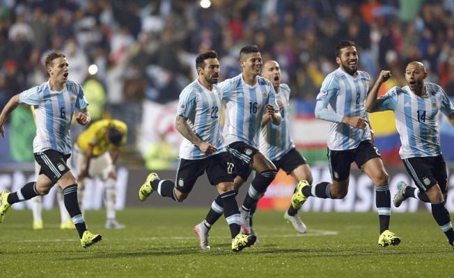 فرحة المنتخب الأرجنتيني بالتأهل