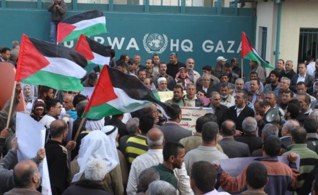 محتجون يغلقون مقر «الأونروا» الرئيسي في غزة