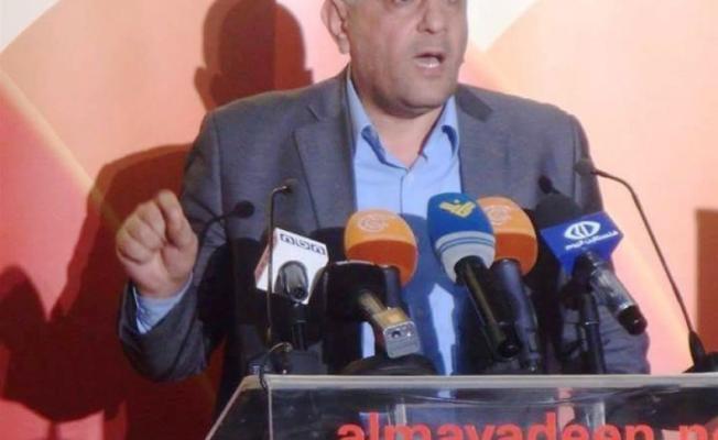 الرفاعي خلال مشاركته بالوقفة التضامنية أمام مبنى الميادين 