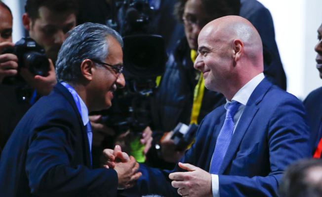خلال إعلان فوزه
