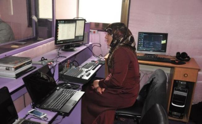 إطلاق أول إذاعة للمرأة في غزة