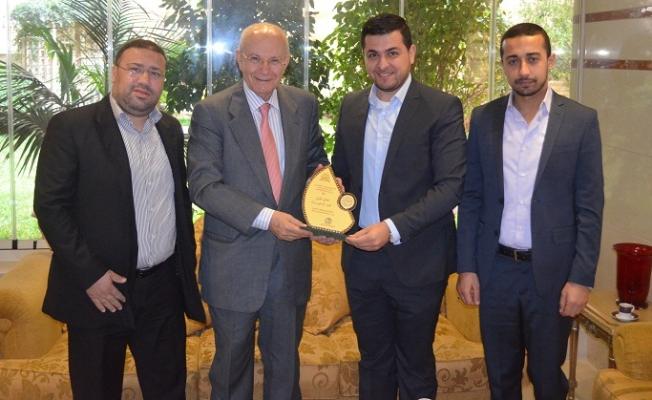 وفد رابطة بيت المقدس يكرم الوزير مراد