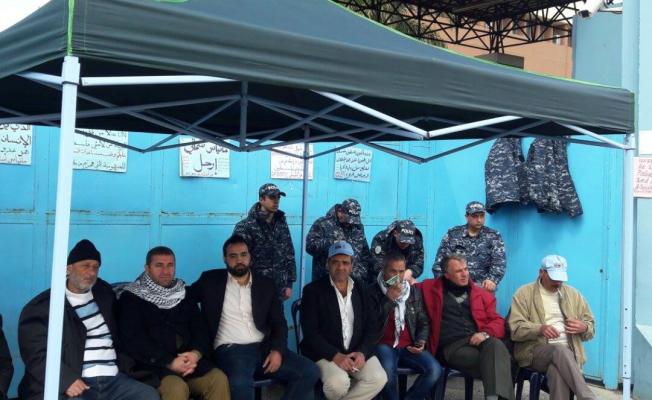 من امام مقر الاونروا الرئيسي في بيروت