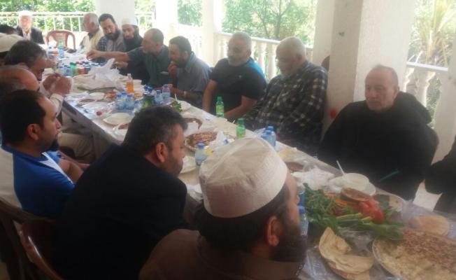 الجهاد تقيم مأدبة غذاء بذكر ثالث الحاج حمدي في البارد
