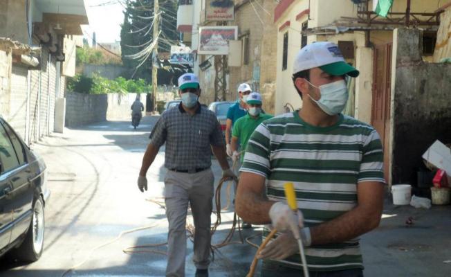 رش مبيدات في مخيم عين الحلوة 