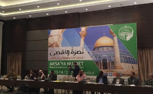 خلال المؤتمر 