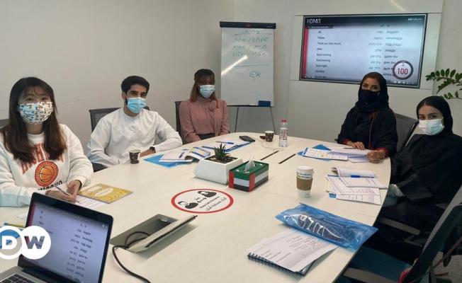 تعلم لغة العدو في الخليج لتكريس السيطرة والهيمنة
