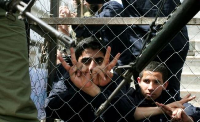 أطفال فلسطينيون أسرى