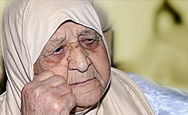 صورة فوتغرافية لمسنة فلسطينية