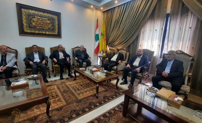 وفد تحالف القوى الفلسطينية مهنئا النائب رعد بعيد المقاومة والتحرير