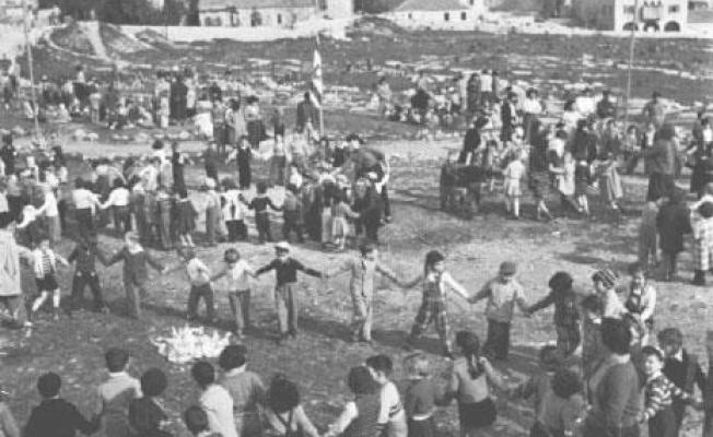 أطفال إسرائيليون في «حديقة الاستقلال» في القدس المحتلة في الخمسينيات (الأخبار) 