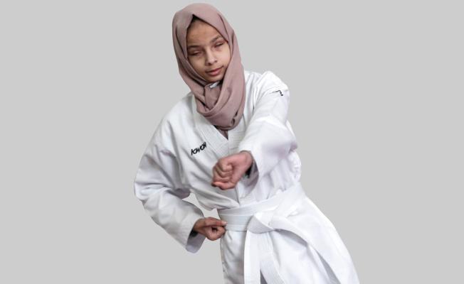 لاعبة الكارتيه الكفيفة منة