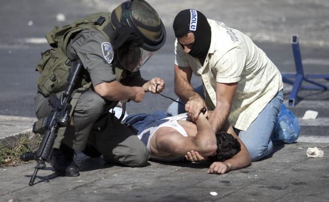 مشهد اعتقال فلسطيني في الضفة المحتلة