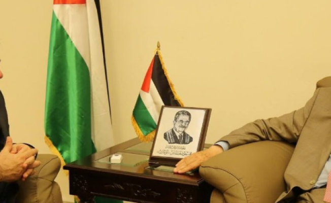 النائب مراد خلال زيارته دبور