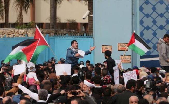 وقفة احتجاجية أمام الأونروا