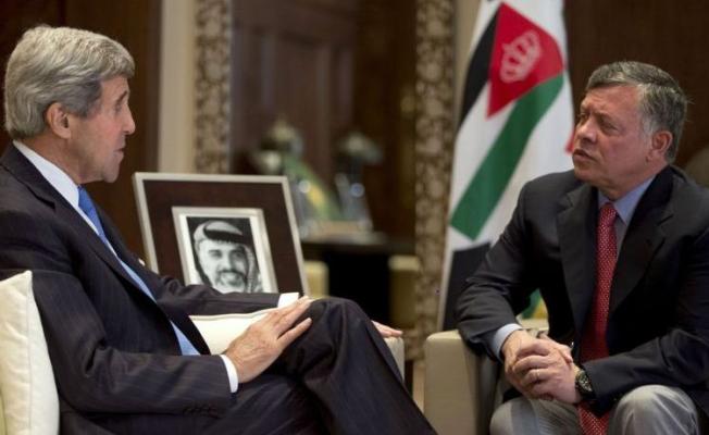 كيري يبحث مع العاهل الأردني وعباس تهدئة الانتفاضة