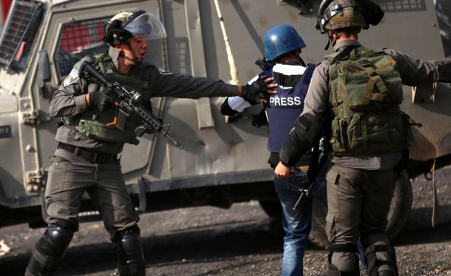 الاعتداء على صحفي فلسطيني