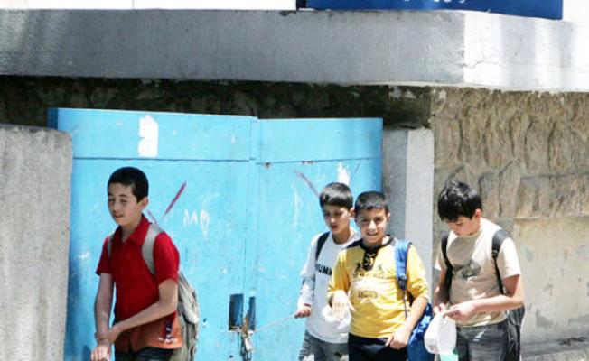 طلاب في مدارس الأونروا