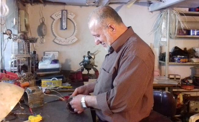 فلسطيني يطور الساعة الشمسية