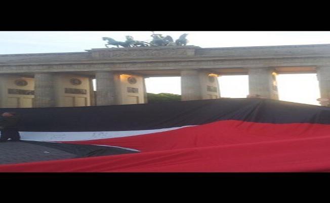 اكبر علم فلسطيني في برلين