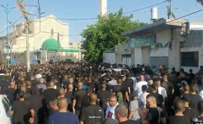الألاف يشيعون الشهيد حسونة في مدينة اللد