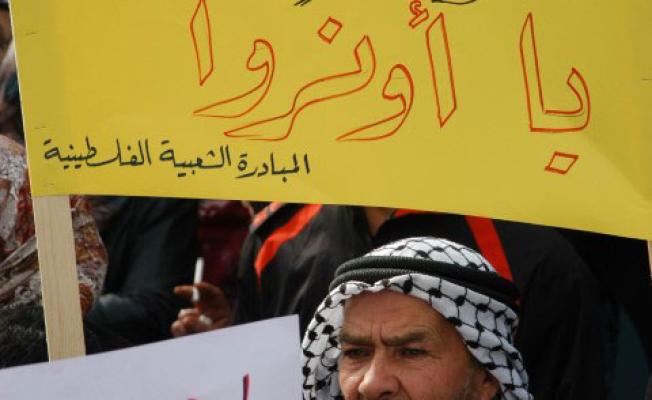 من اعتصام سابق أمام مكتب الأونروا في بيروت 