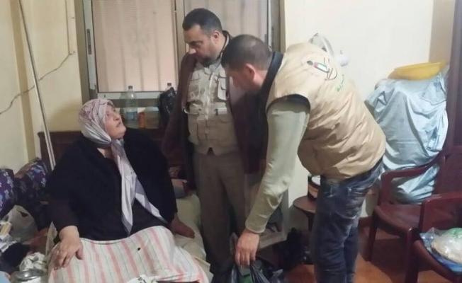 خلال توزيع المساعدات