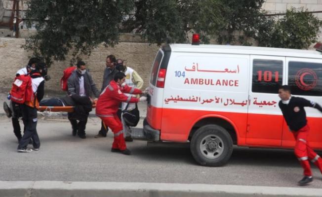 سيارة اسعاف تابعة للهلال الأحمر في غزة