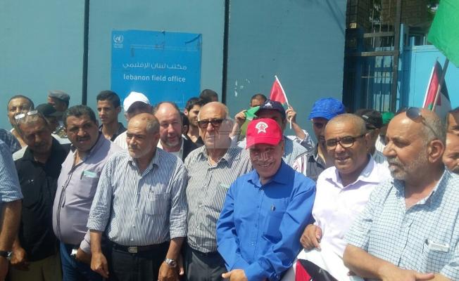  صورة من الاعتصام امام مقر الأونروا