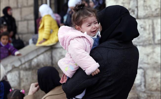 إحدى النازحات الفلسطينيات من مخيمات سوريا إلى لبنان