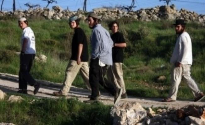 مستوطنون يعتدون على طفل مقدسي