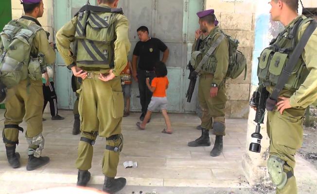 الاحتلال يعتقل طفل في القدس